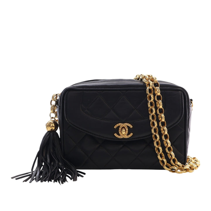 Chanel Small Matelassé Cuir d’agneau Diana Pompon Sac caméra