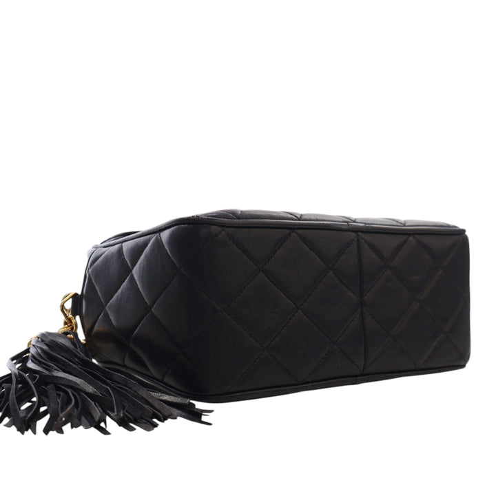 Chanel Small Matelassé Cuir d’agneau Diana Pompon Sac caméra