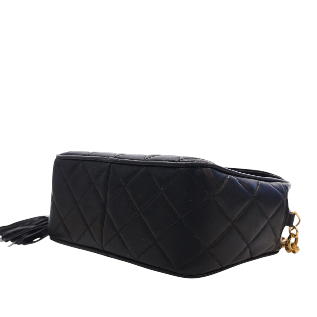 Chanel Small Matelassé Cuir d’agneau Diana Pompon Sac caméra
