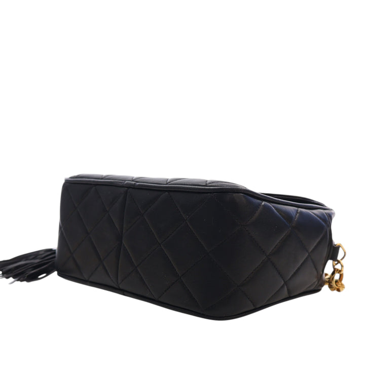 Chanel Small Matelassé Cuir d’agneau Diana Pompon Sac caméra