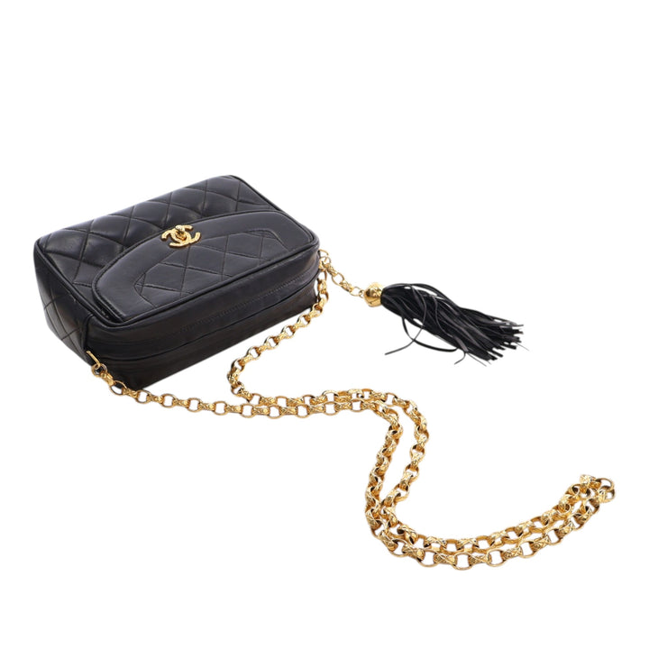 Chanel Small Matelassé Cuir d’agneau Diana Pompon Sac caméra