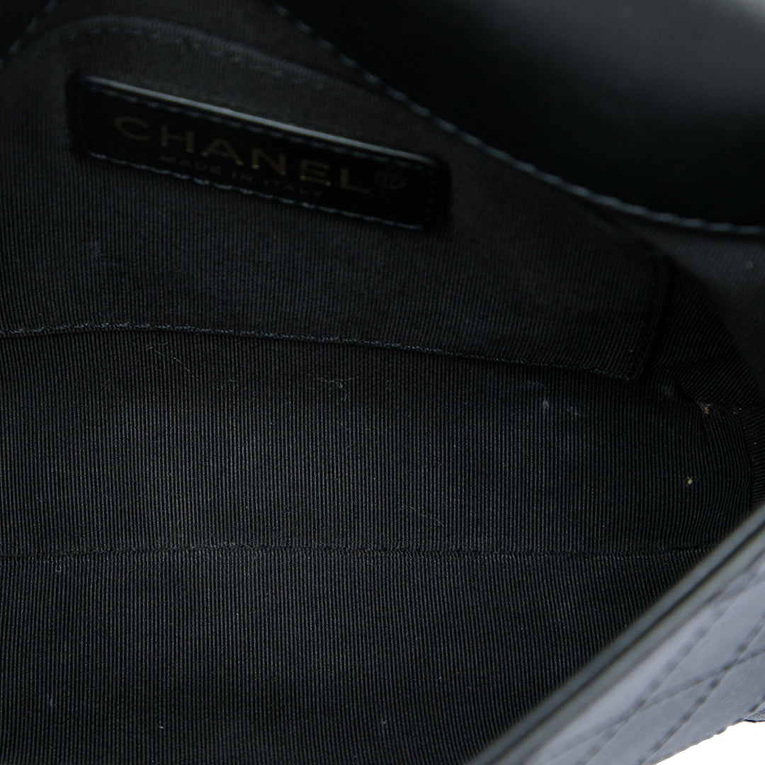 Chanel Small Surpiqué Cuir de veau Covered CC à rabat