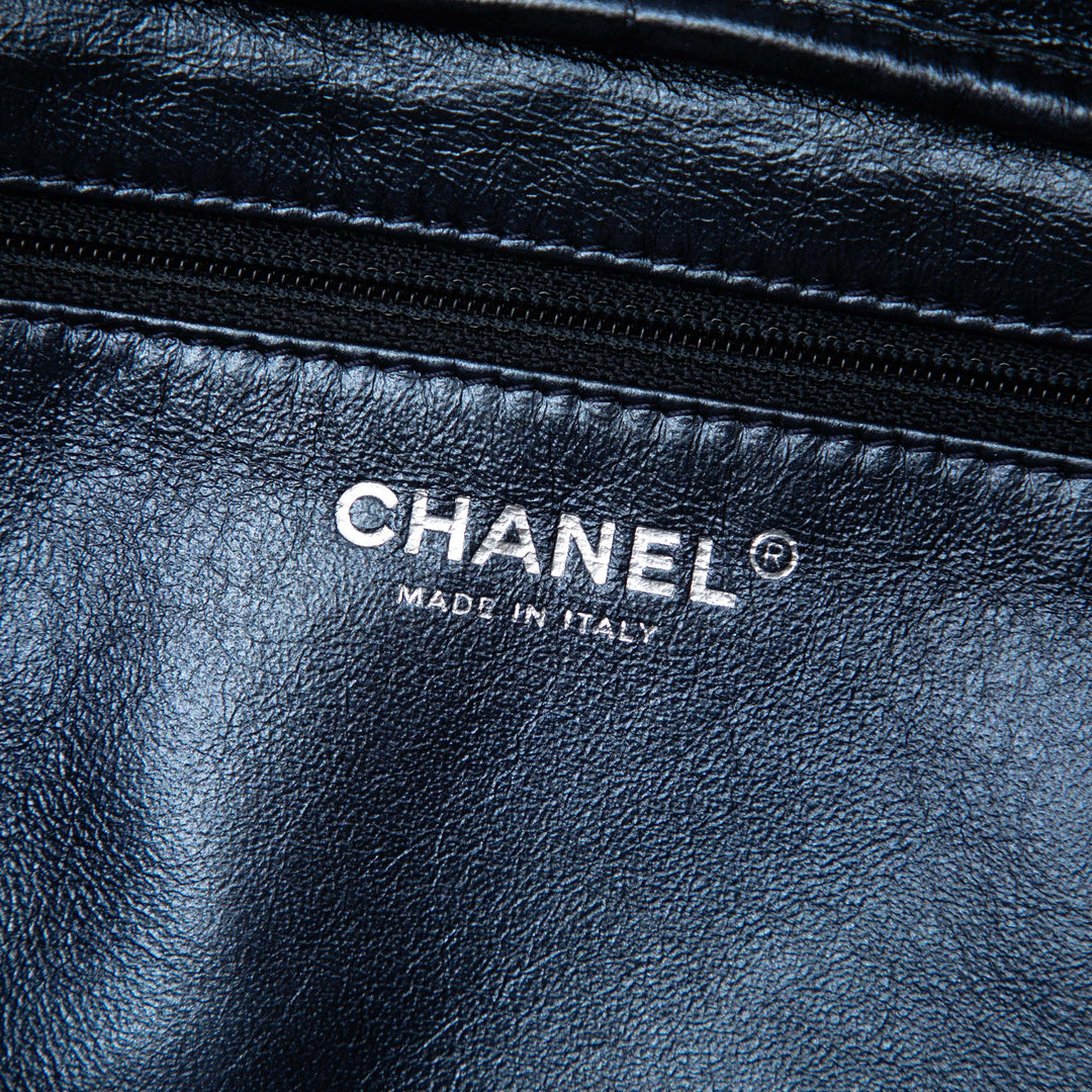 Chanel Medium Metallic Matelassé vieilli Cuir de veau Reissue Sac caméra