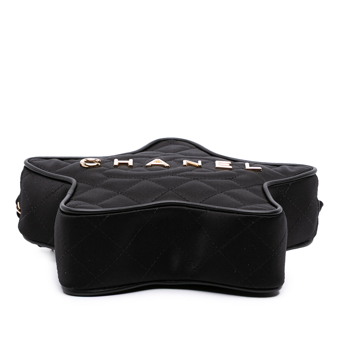 Chanel Quilted Satin Walk Of Fame Star Sac porté croisé Noir – GABY PARIS Authentique