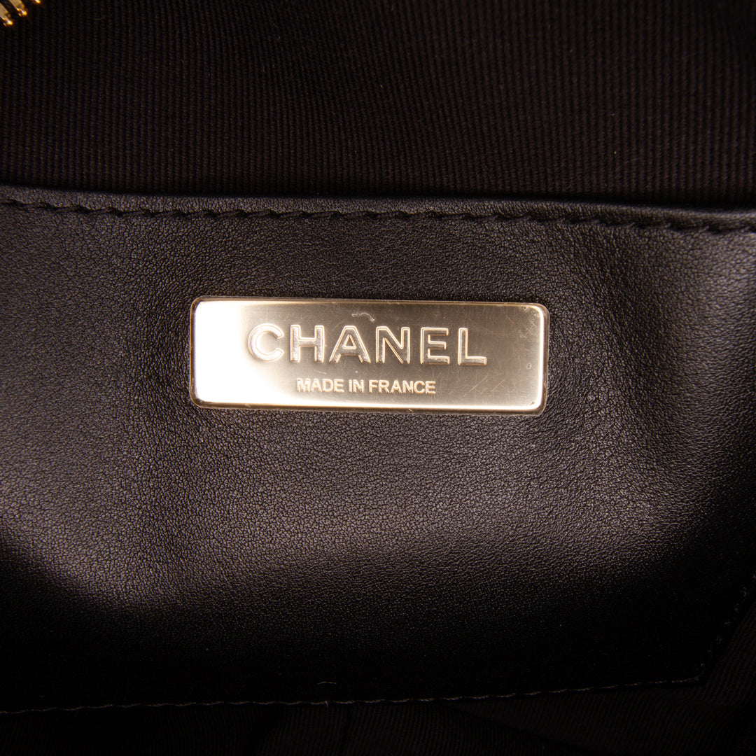 Chanel Quilted Satin Walk Of Fame Star Sac porté croisé Noir – GABY PARIS Authentique