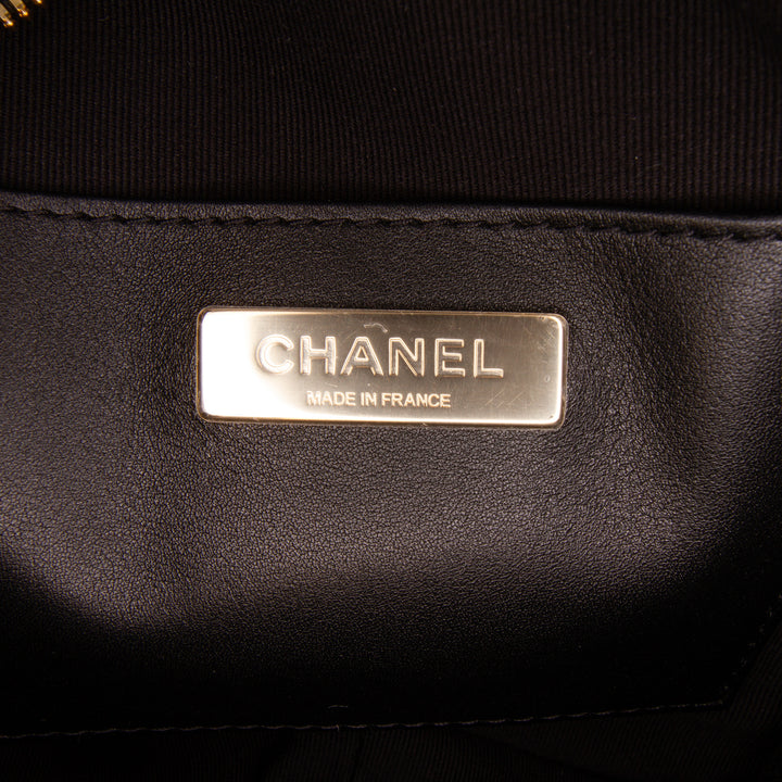 Chanel Quilted Satin Walk Of Fame Star Sac porté croisé Noir – GABY PARIS Authentique