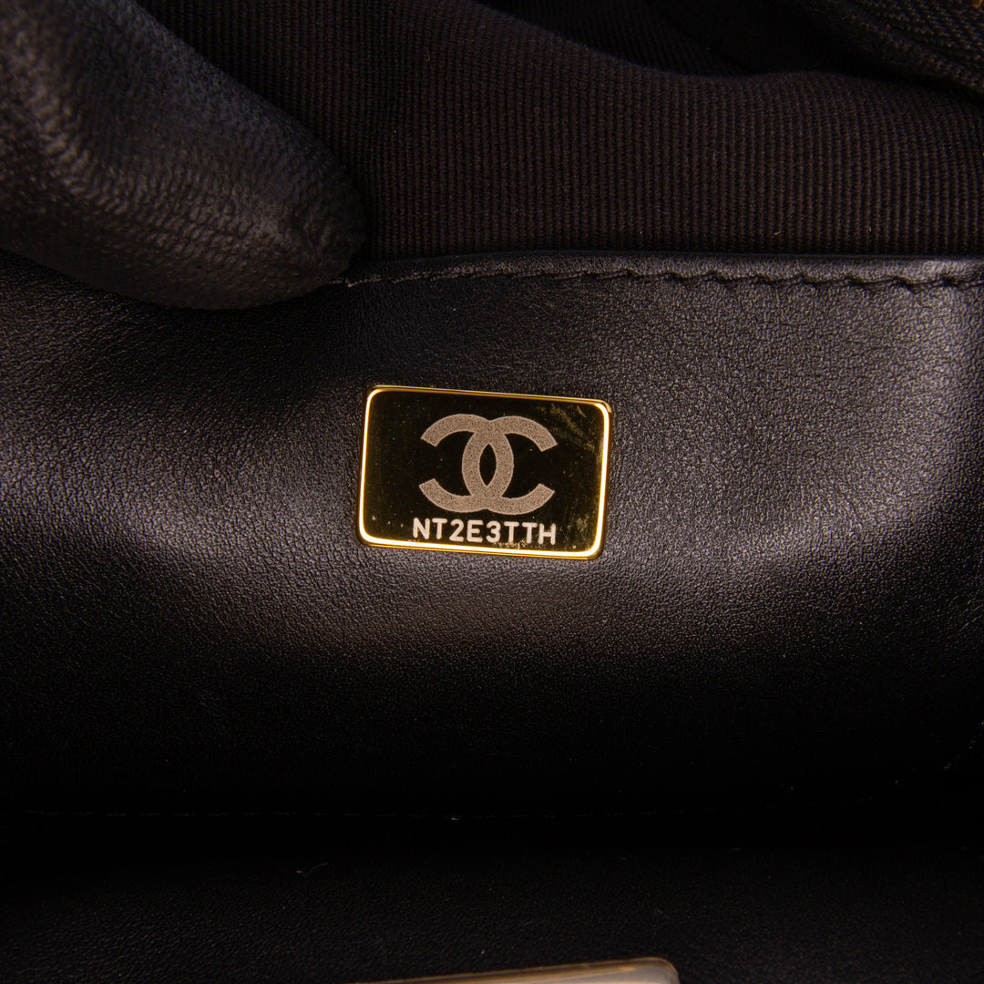 Chanel Quilted Satin Walk Of Fame Star Sac porté croisé Noir – GABY PARIS Authentique