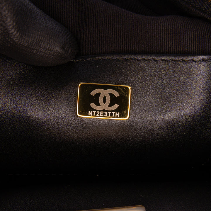 Chanel Quilted Satin Walk Of Fame Star Sac porté croisé Noir – GABY PARIS Authentique