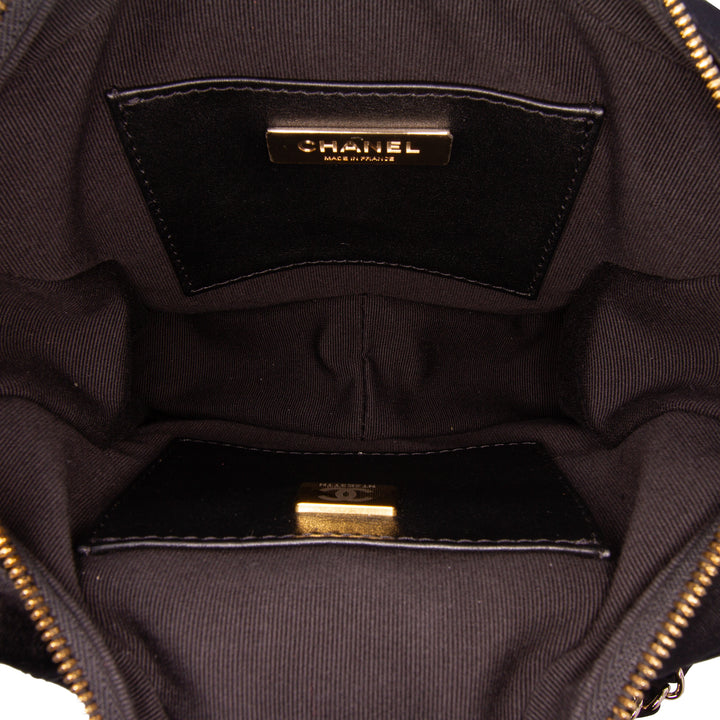 Chanel Quilted Satin Walk Of Fame Star Sac porté croisé Noir – GABY PARIS Authentique