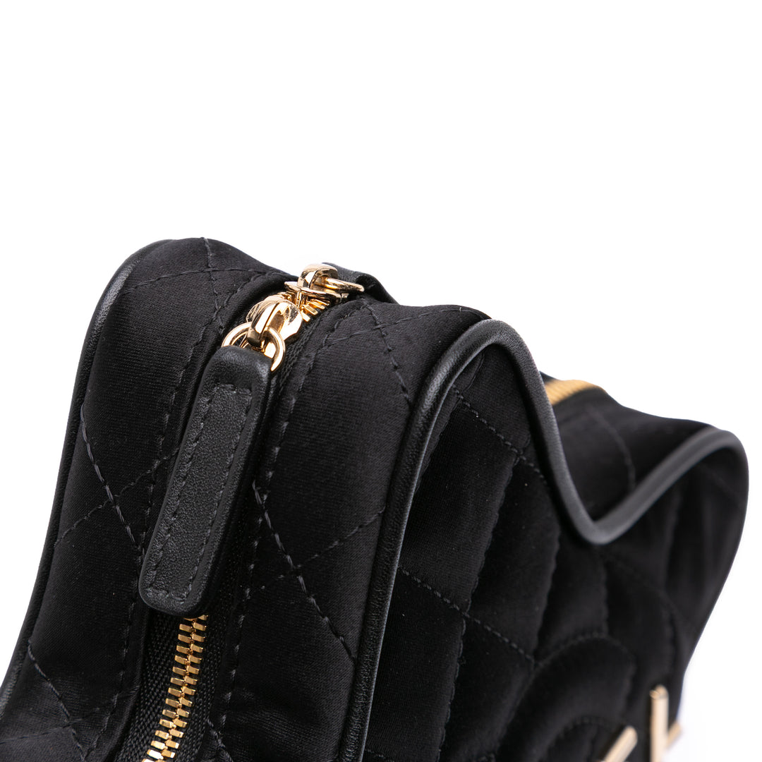 Chanel Quilted Satin Walk Of Fame Star Sac porté croisé Noir – GABY PARIS Authentique