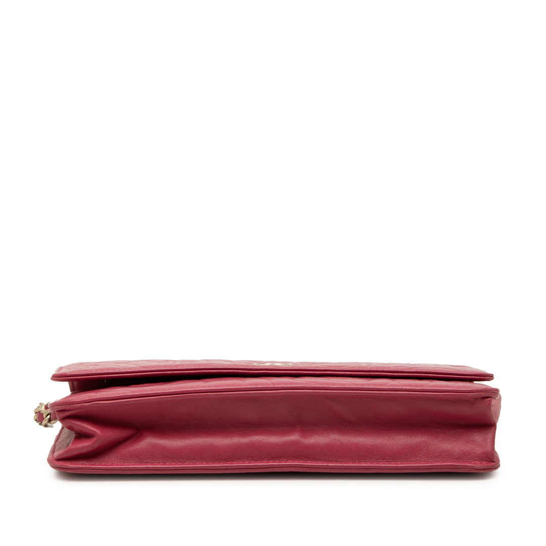 Chanel CC embossé Cuir d’agneau Camellia Wallet on Chain