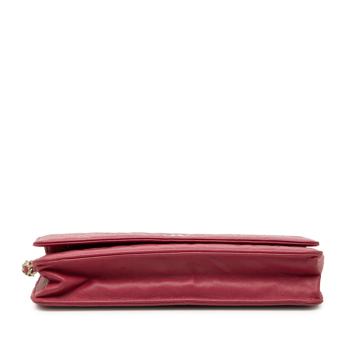 Chanel CC embossé Cuir d’agneau Camellia Wallet on Chain