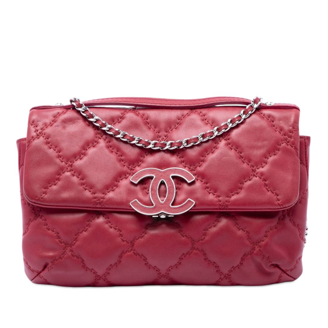 Chanel Matelassé Double Stitch Hamptons Pochette avec chaîne Cuir de veau
