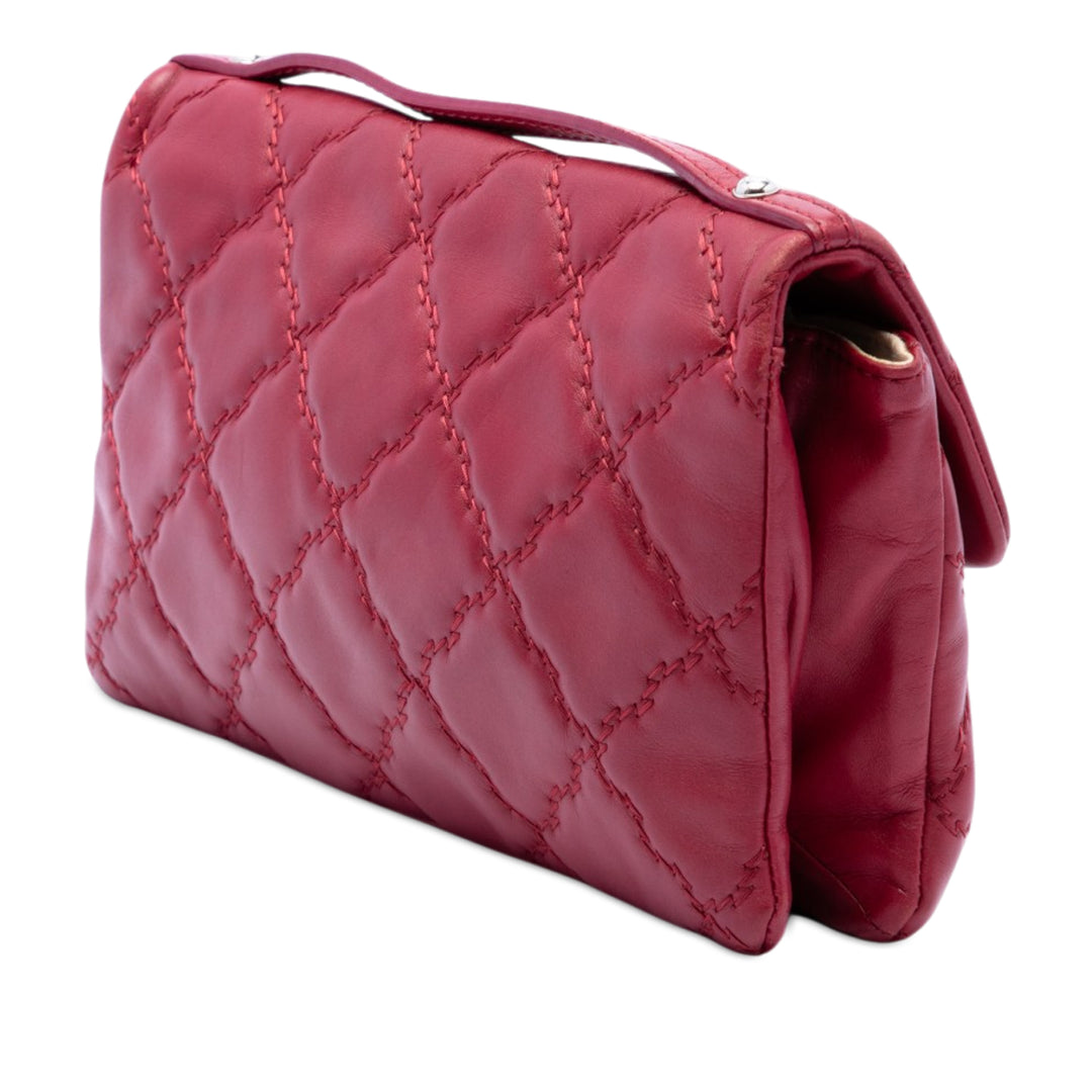 Chanel Matelassé Double Stitch Hamptons Pochette avec chaîne Cuir de veau