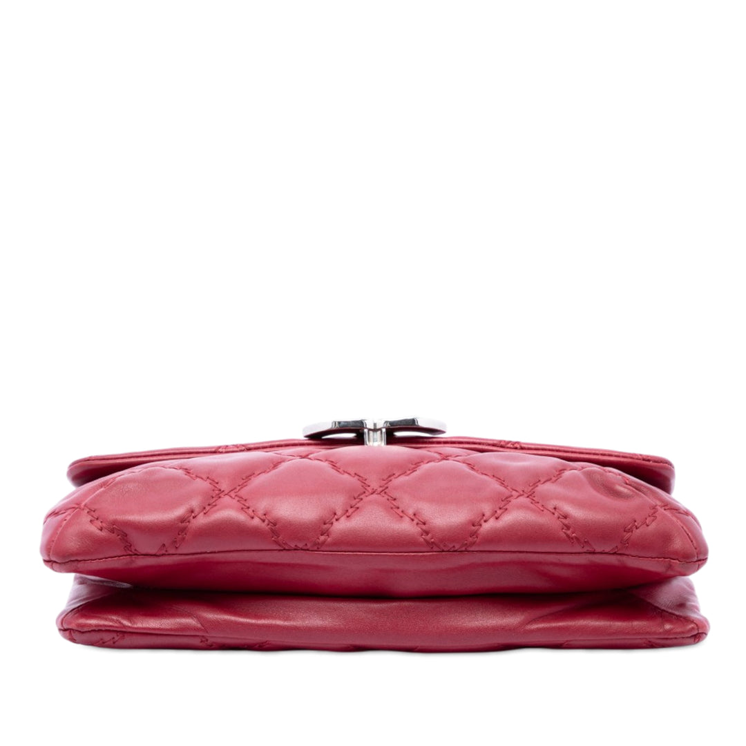 Chanel Matelassé Double Stitch Hamptons Pochette avec chaîne Cuir de veau