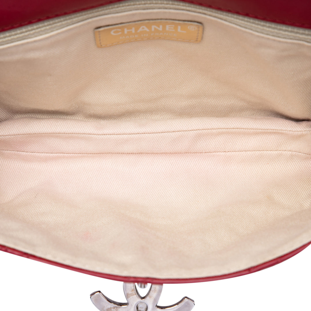 Chanel Matelassé Double Stitch Hamptons Pochette avec chaîne Cuir de veau