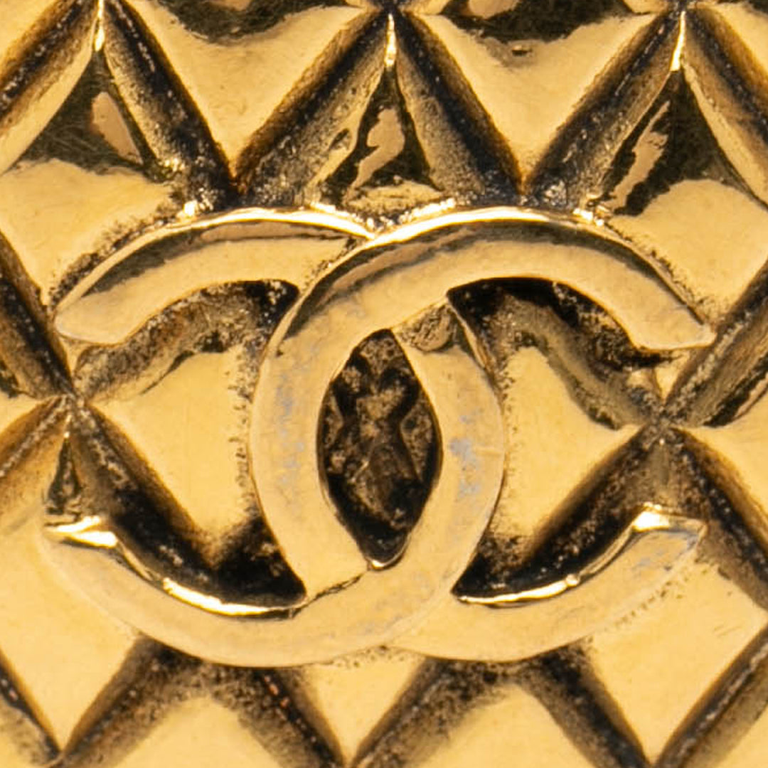 Chanel CC plaqué Matelassé Rond Broche