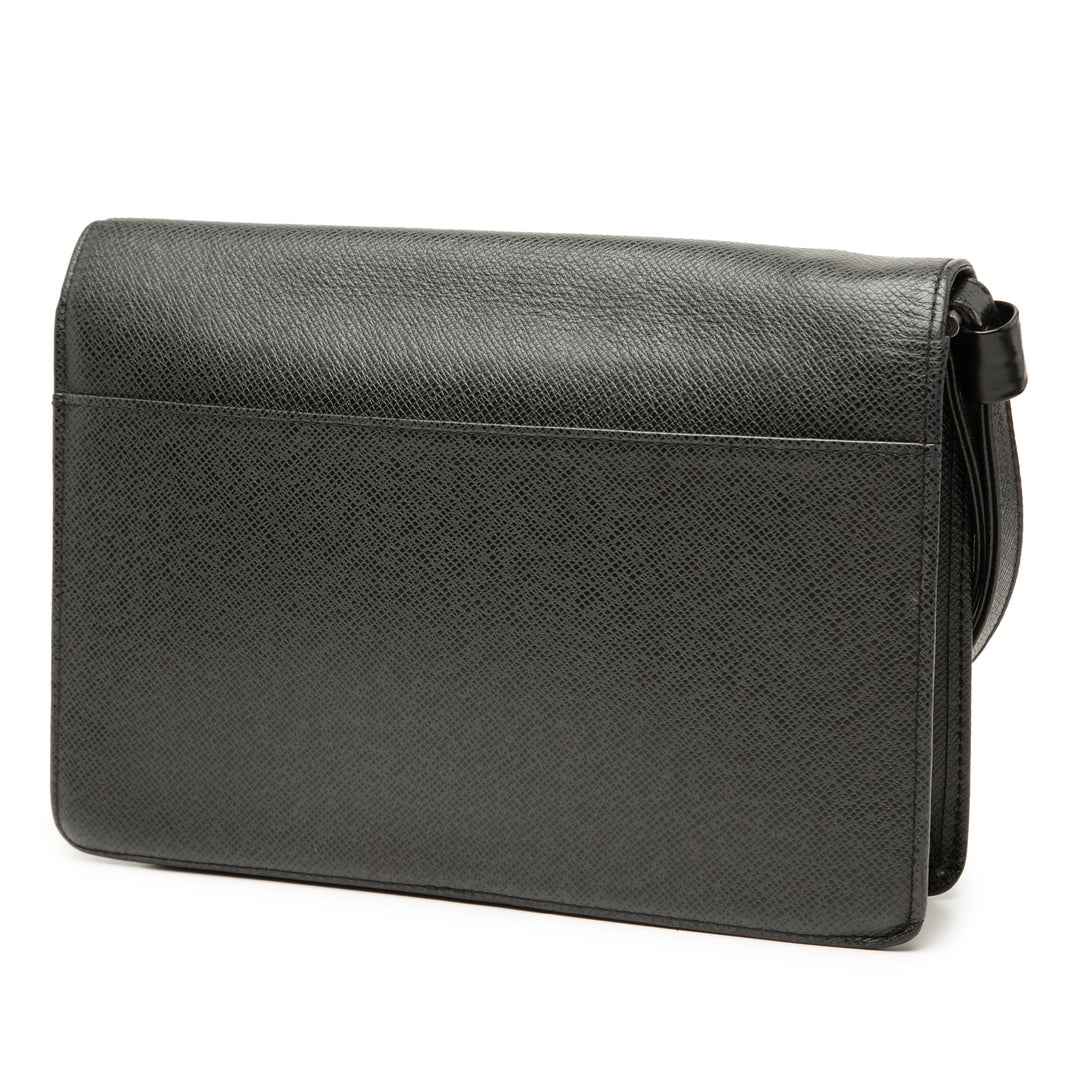 Louis Vuitton Taiga Selenga