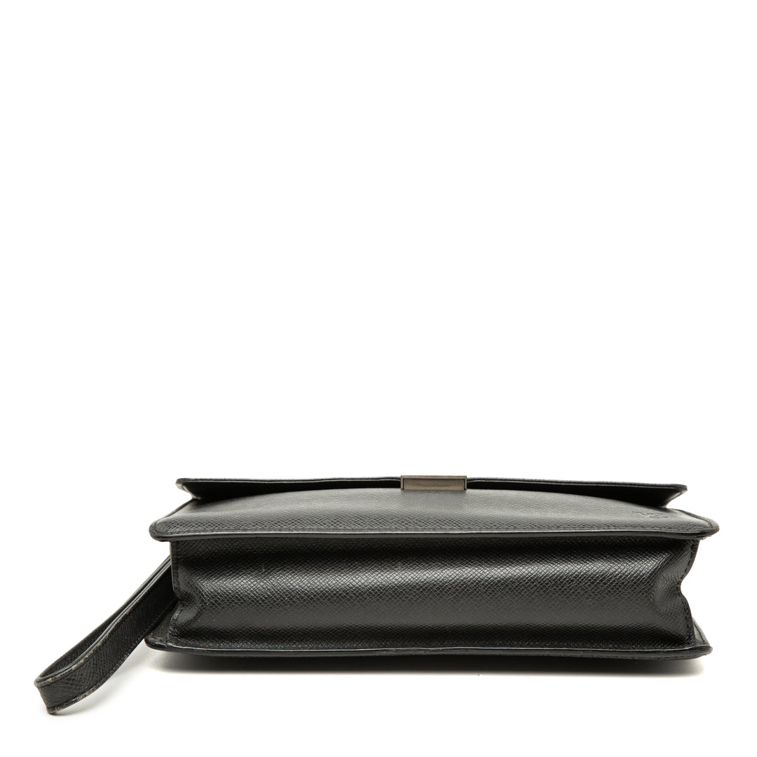 Louis Vuitton Taiga Selenga
