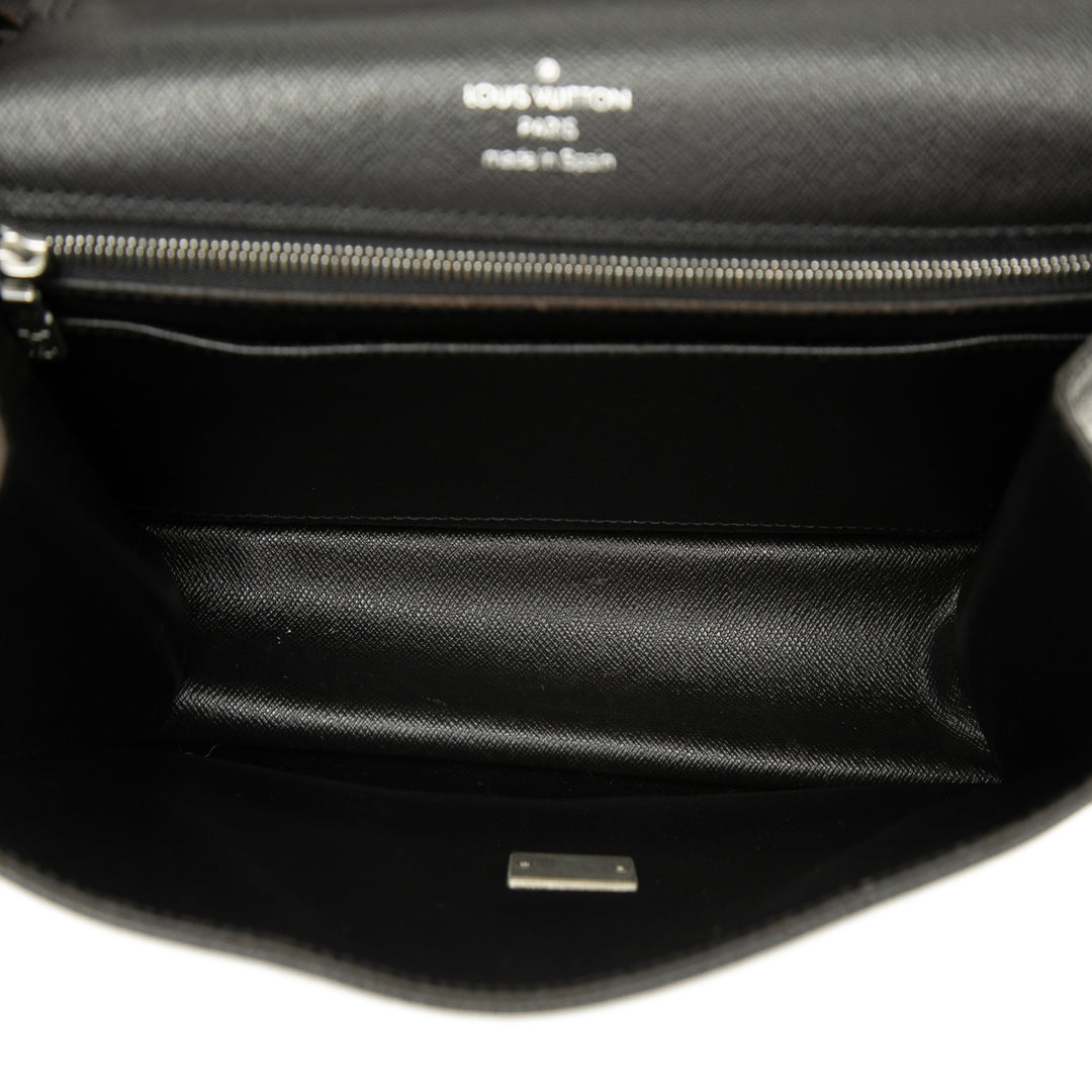 Louis Vuitton Taiga Selenga