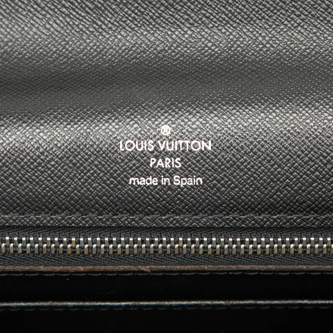 Louis Vuitton Taiga Selenga