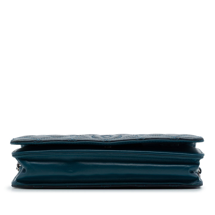 Surpiqué CC Matelassé Wallet on Chain Cuir de veau Bleu