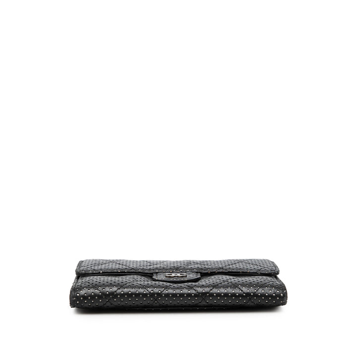 Chanel perforé Matelassé à rabat Portefeuille Petit Cuir d'agneau Noir – vue 3 – GABY PARIS