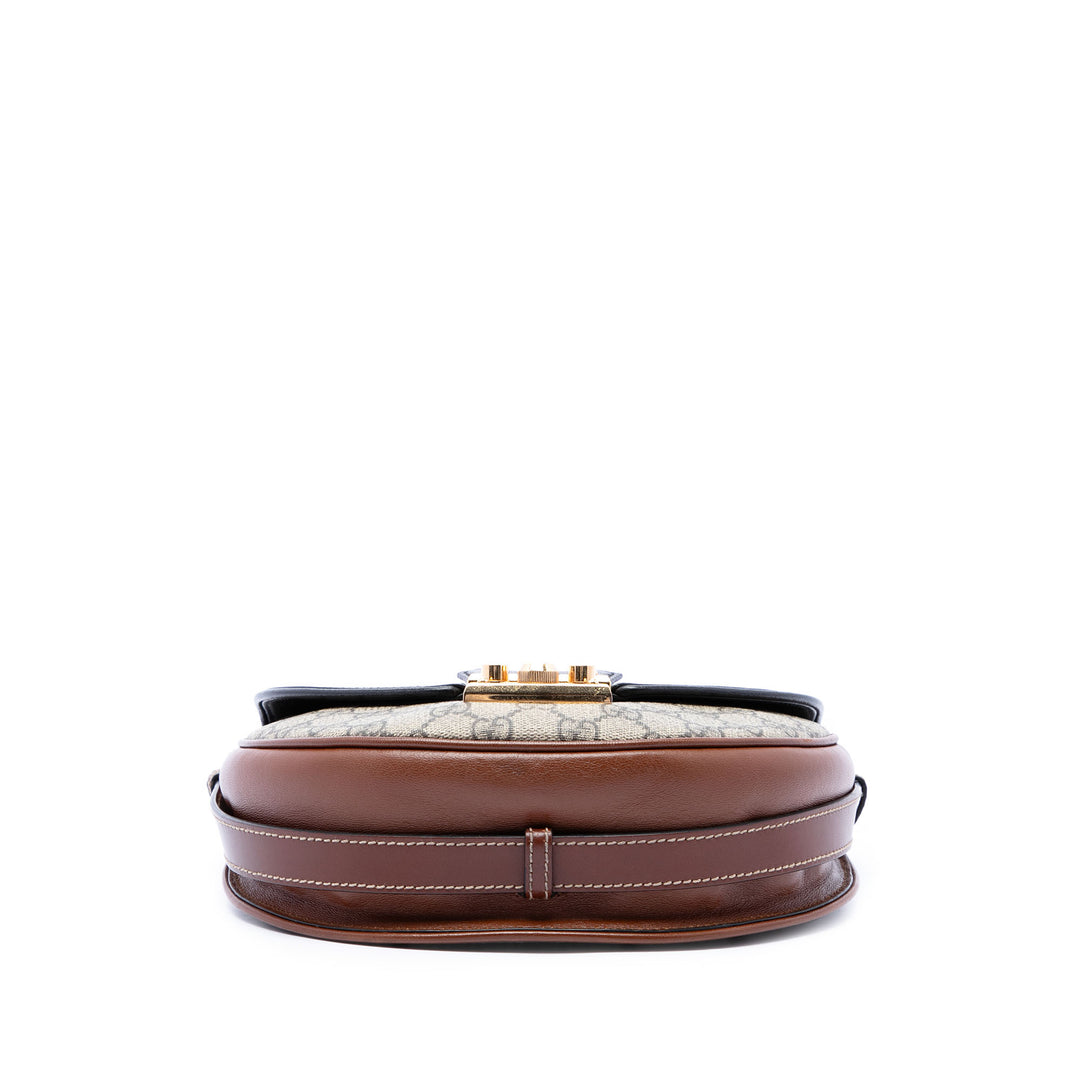 Gucci Sac bandoulière Saddle Padlock GG Supreme Beige – vue 3 – GABY PARIS