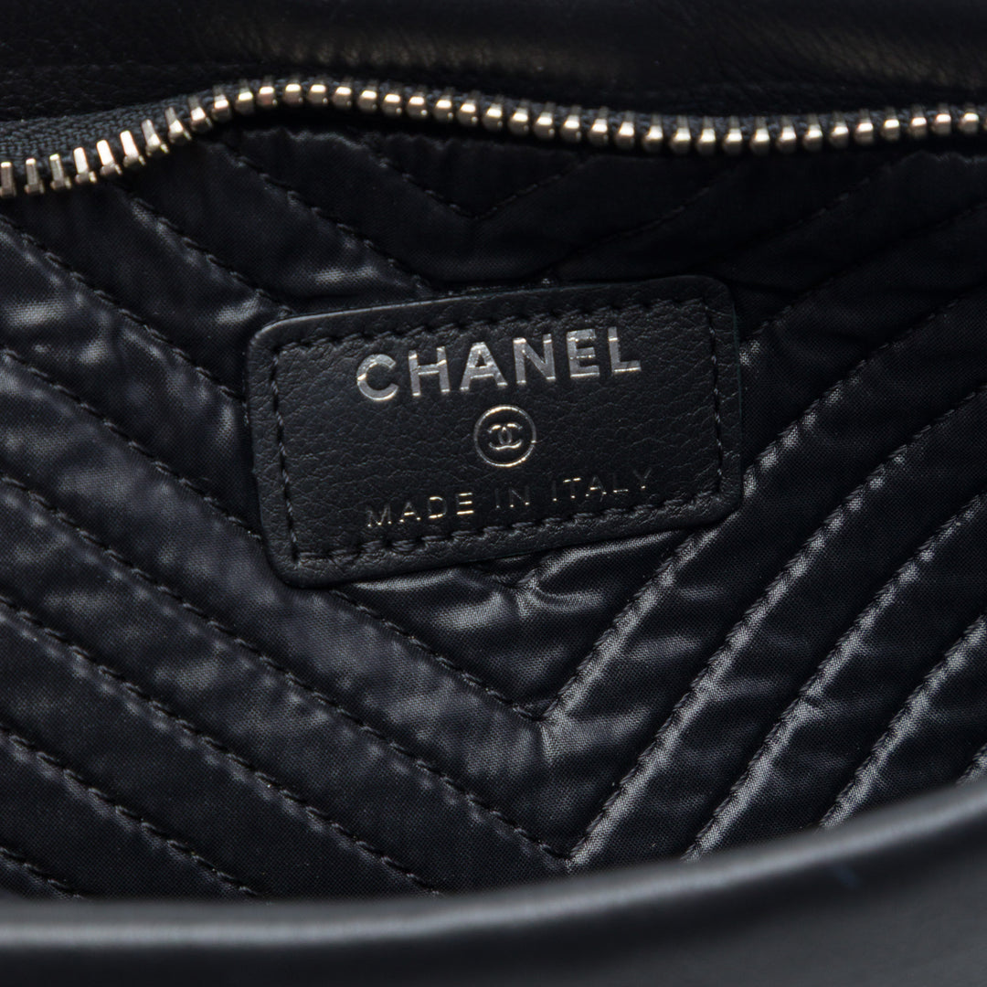 Chanel Chevron Cuir de veau CC Beauty Boy Foldover Pochette