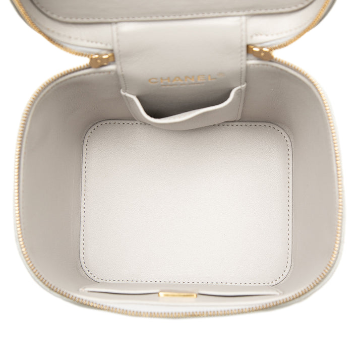 CC Vanity avec chaîne Petit Cuir caviar Gris