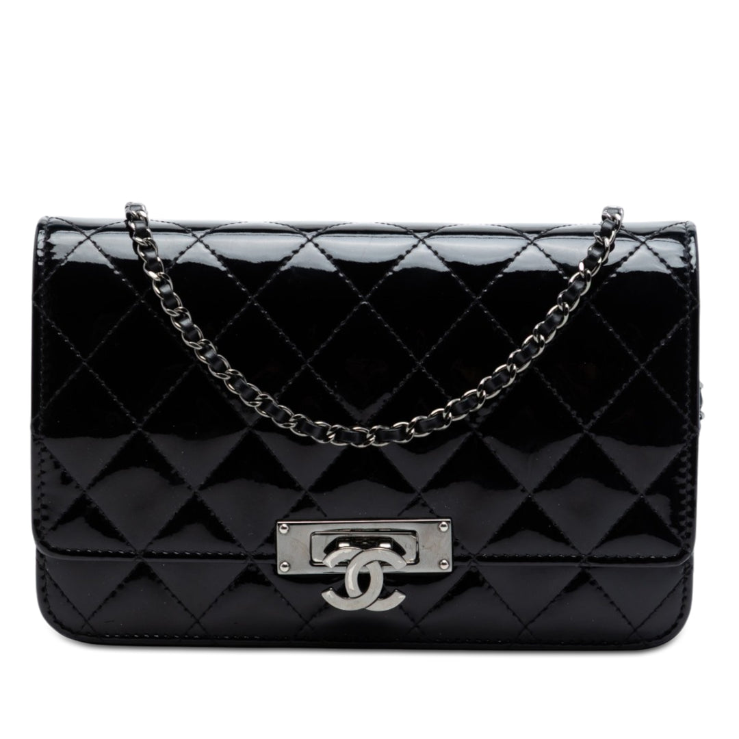 Chanel Matelassé Cuir verni Golden Class Wallet on Chain