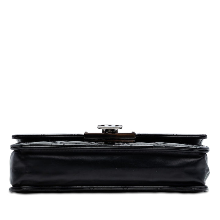 Chanel Matelassé Cuir verni Golden Class Wallet on Chain