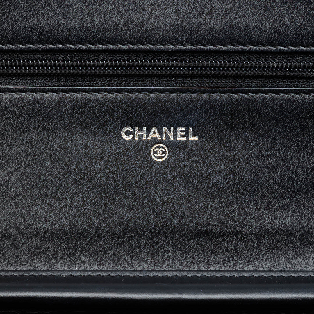 Chanel Matelassé Cuir verni Golden Class Wallet on Chain