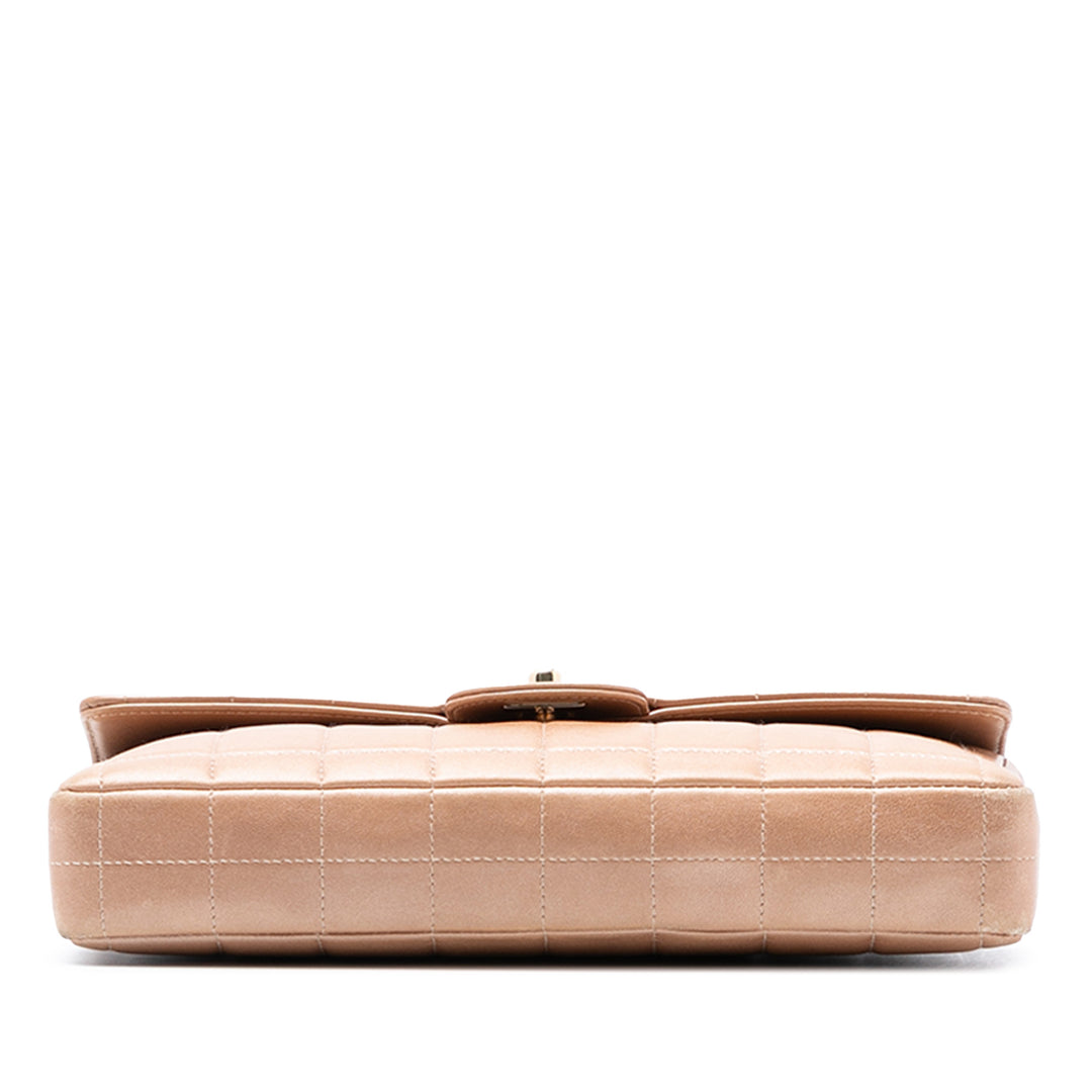 Chanel CC Choco Bar Cuir d’agneau East West à rabat