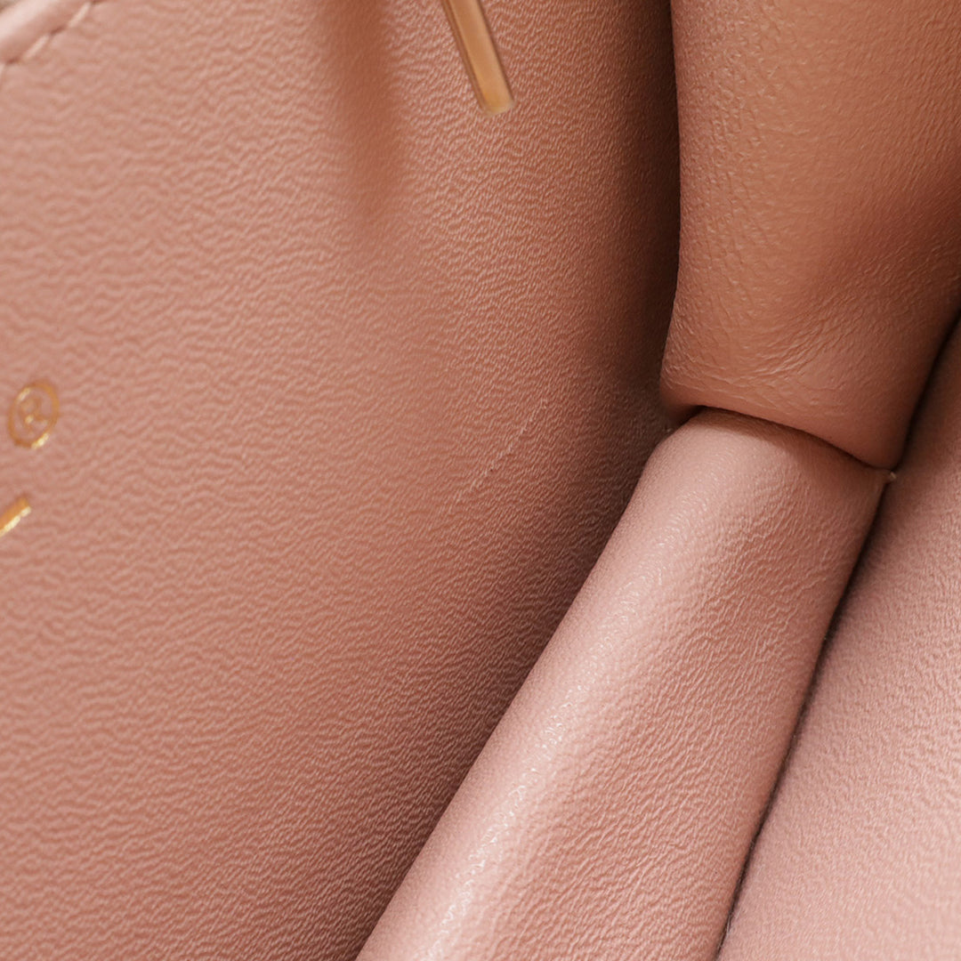 Chanel Mini Matelassé Sheepskin Beauty Lock à rabat