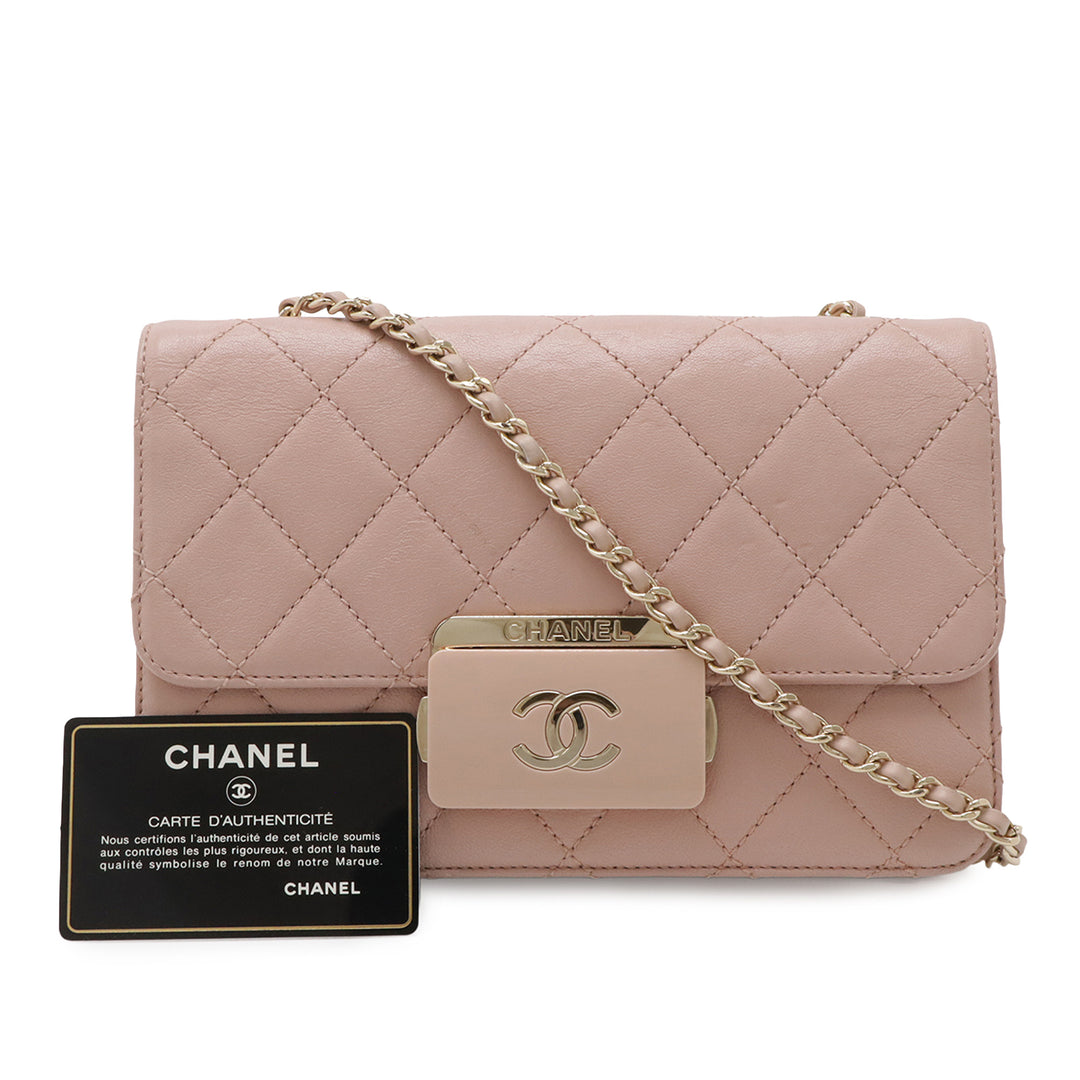 Chanel Mini Matelassé Sheepskin Beauty Lock à rabat