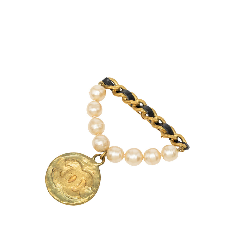 Chanel CC plaqué Perles fantaisie Chaîne Broche Doré – vue 2 – GABY PARIS