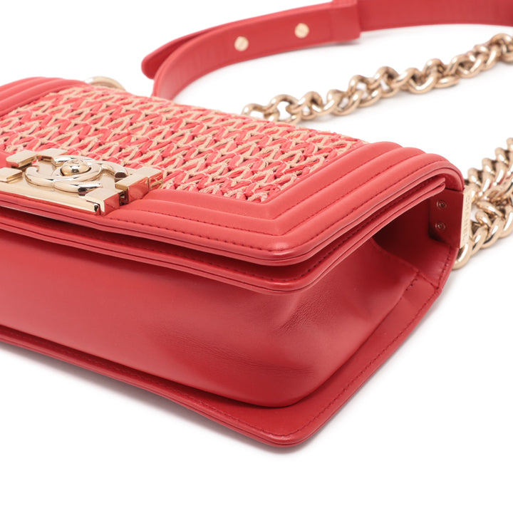 Chanel Small Straw et Cuir d’agneau Boy à rabat