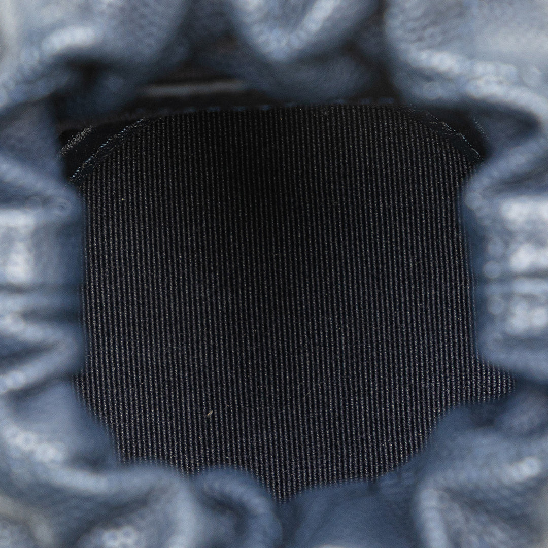 Chanel Matelassé Medallion Charms Sac à cordon seau Mini Cuir caviar