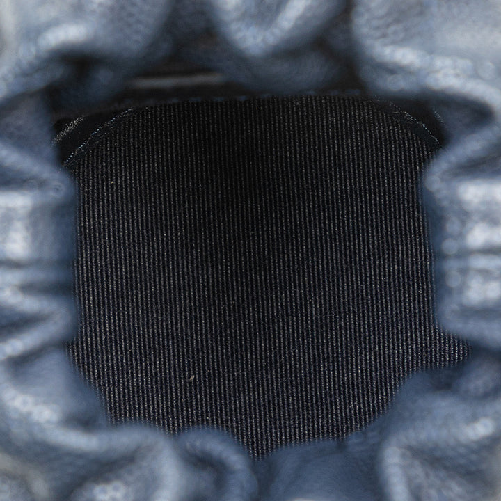Chanel Matelassé Medallion Charms Sac à cordon seau Mini Cuir caviar