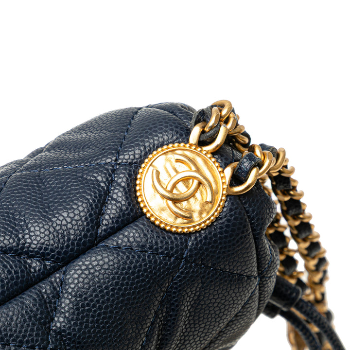 Chanel Matelassé Medallion Charms Sac à cordon seau Mini Cuir caviar