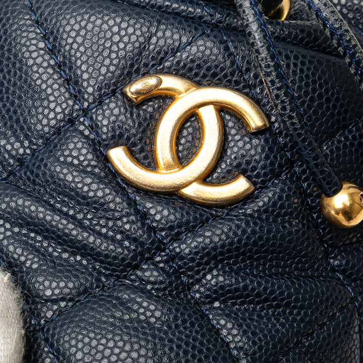 Chanel Matelassé Medallion Charms Sac à cordon seau Mini Cuir caviar