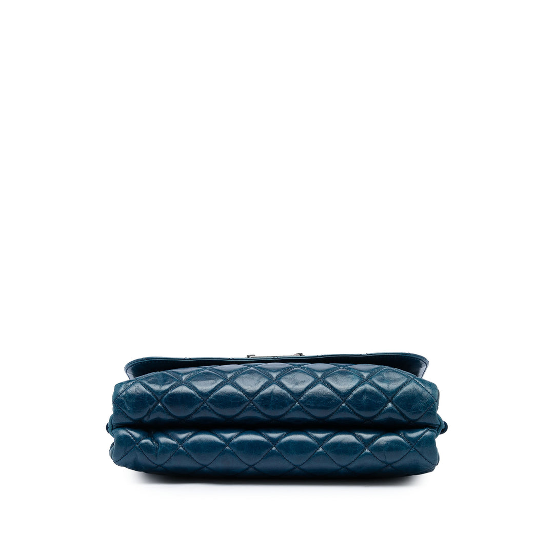 Chanel Matelassé Glacé Souple Boy à rabat Cuir de veau Bleu – vue 3 – GABY PARIS