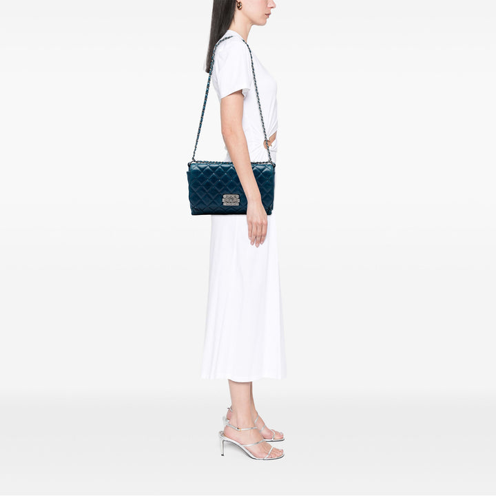 Chanel Matelassé Glacé Souple Boy à rabat Cuir de veau Bleu – vue 5 – GABY PARIS