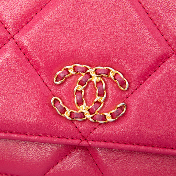 Chanel Matelassé 19 Wallet on Chain Cuir d'agneau