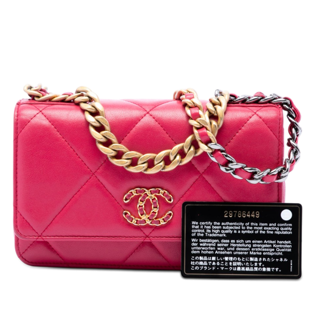 Chanel Matelassé 19 Wallet on Chain Cuir d'agneau
