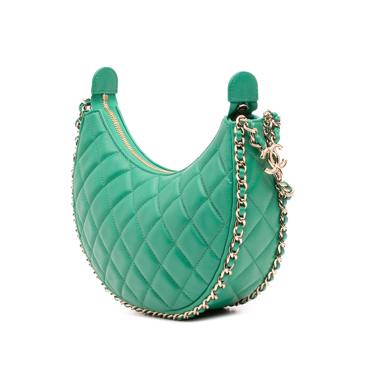 Chanel Small Matelassé Cuir d’agneau Sac rond à chaîne Hook Hobo Sac