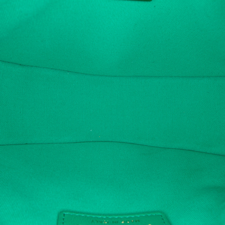 Chanel Small Matelassé Cuir d’agneau Sac rond à chaîne Hook Hobo Sac