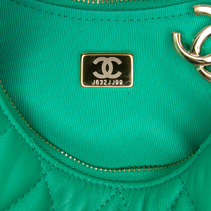 Chanel Small Matelassé Cuir d’agneau Sac rond à chaîne Hook Hobo Sac