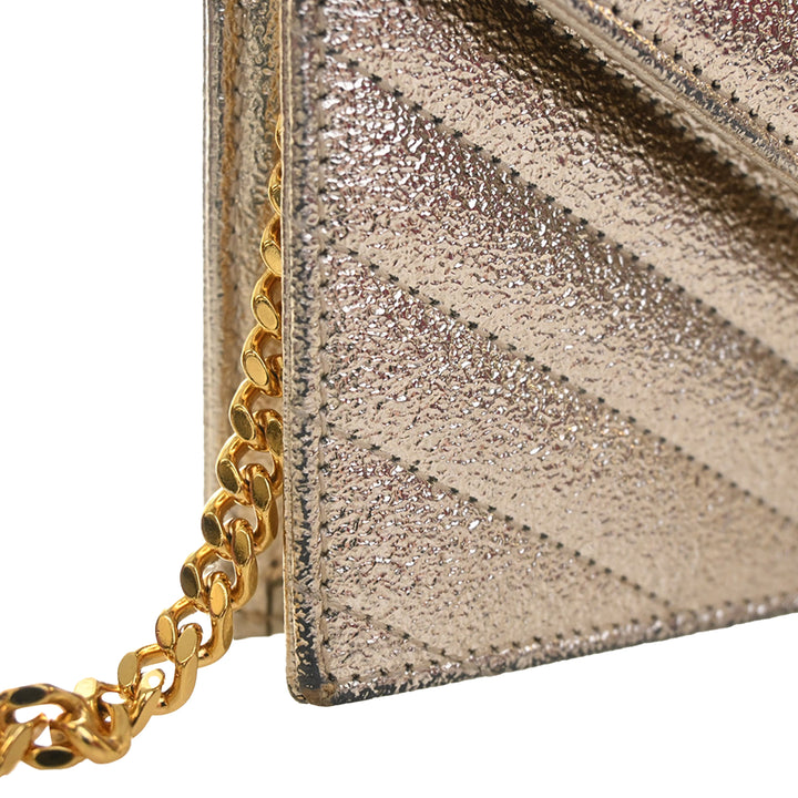 Saint Laurent Metallic Crackled Chevron Cuir de veau Monogram Envelope Chain Portefeuille